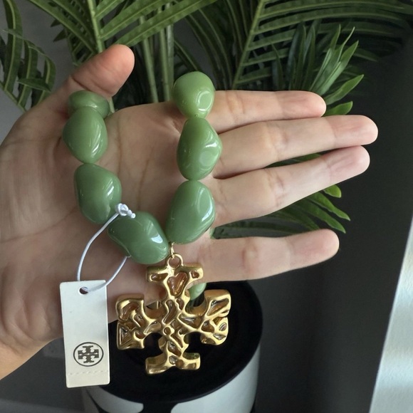 Tory Burch Roxanne Green Statement Necklace with Gold Pendant. Retail $298 - Picture 7 of 10